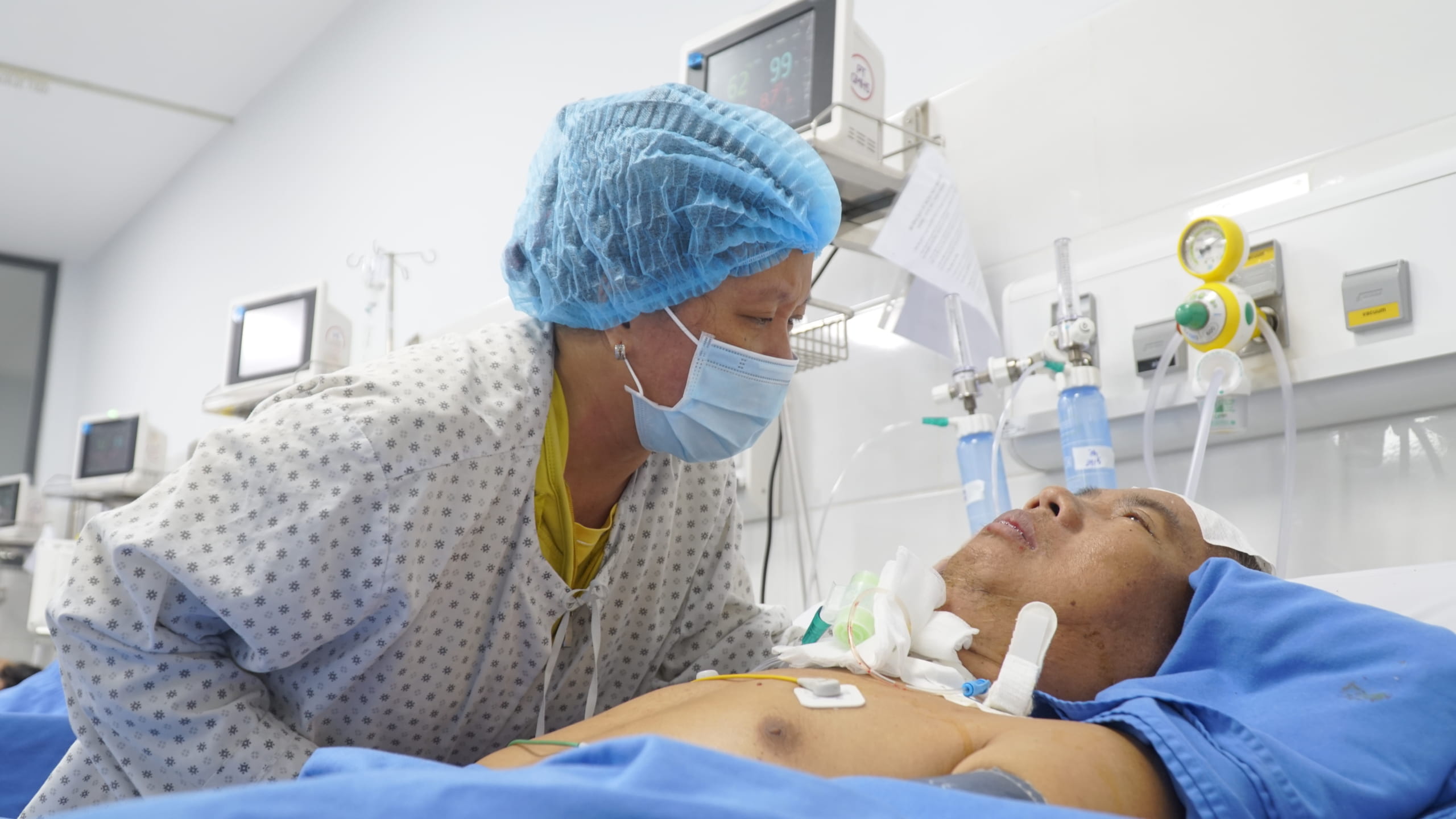 KHI TÌNH NGƯỜI CŨNG LÀ LIỀU THUỐC CHỮA LÀNH
