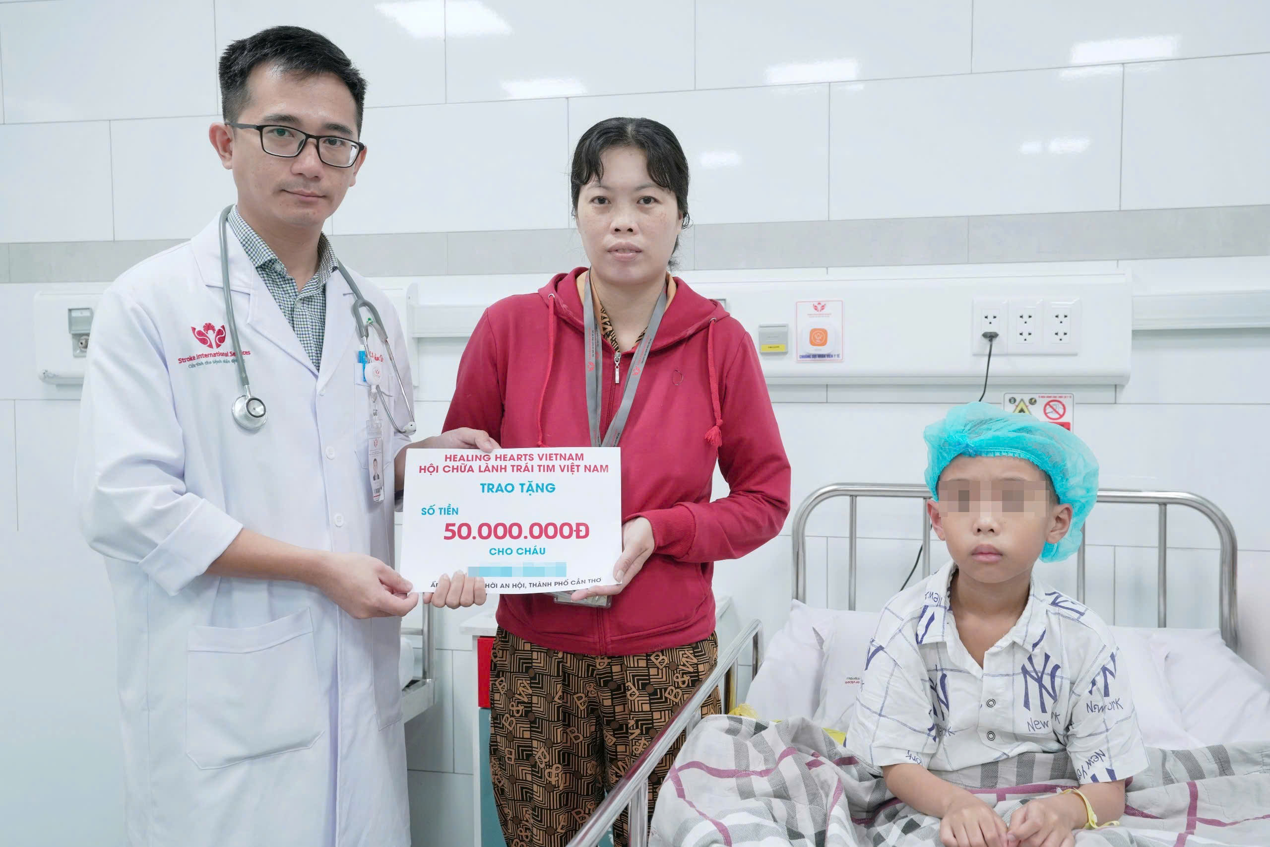 Niềm hy vọng trong cơn tuyệt vọng: Cuộc chạy đua với tử thần cứu sống bé trai xuất huyết não