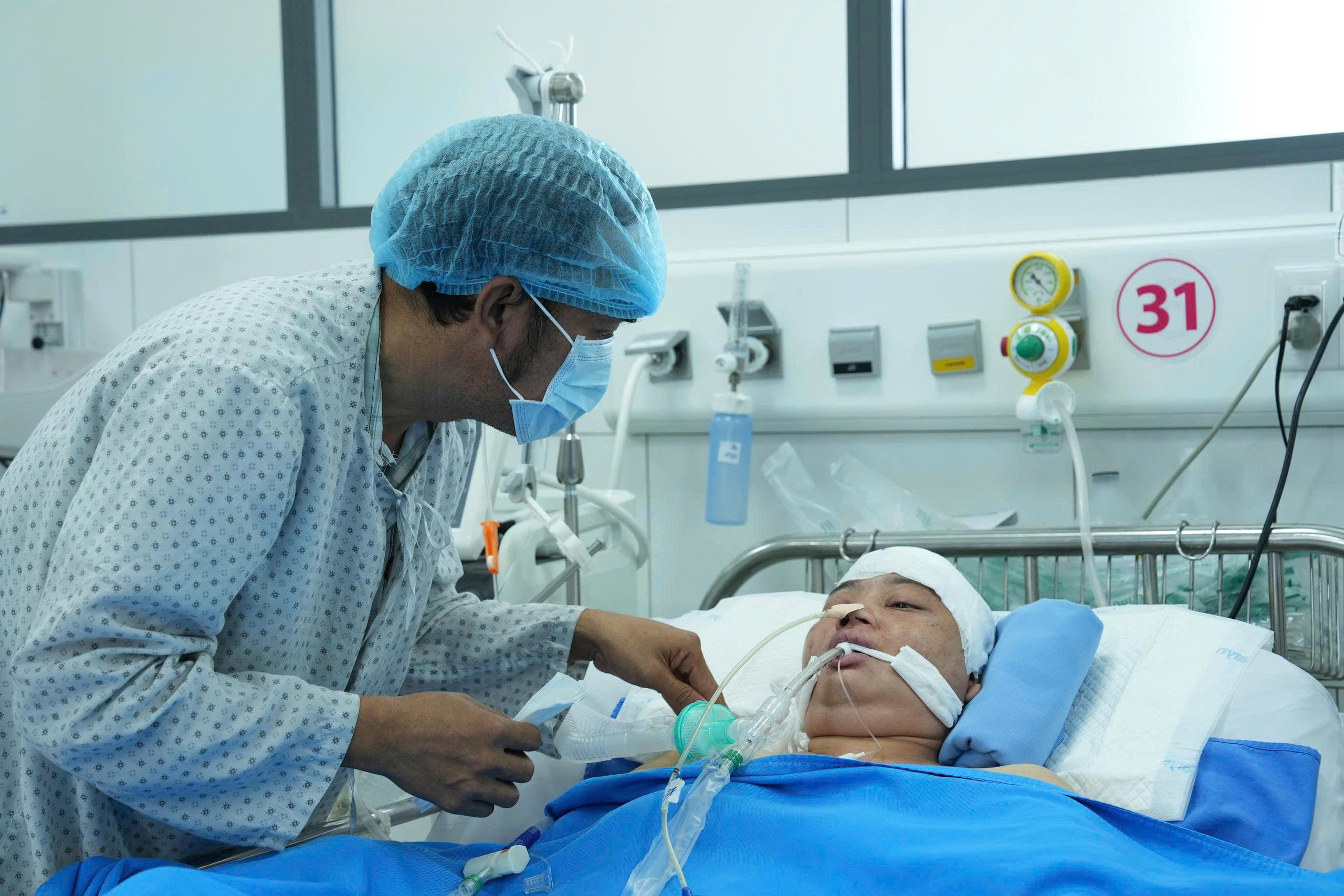 TIẾP SỨC CHO ĐÔI VỢ CHỒNG NGHÈO CHẠY NGƯỢC TỪ HỒ CHÍ MINH VỀ CẦN THƠ CẦU MONG TÌM ĐƯỢC HY VỌNG CỨU SỐNG
